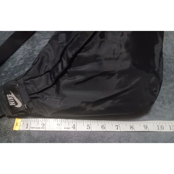 Nike Cresant Cross Body Messenger Sling Bag Black Nylon NWOT - Picture 9 of 9